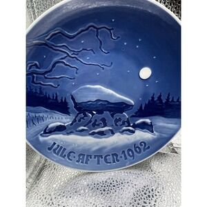 Bing & Grondahl 7"  Christmas Plate "OLDTIDSMINDE", blue and white